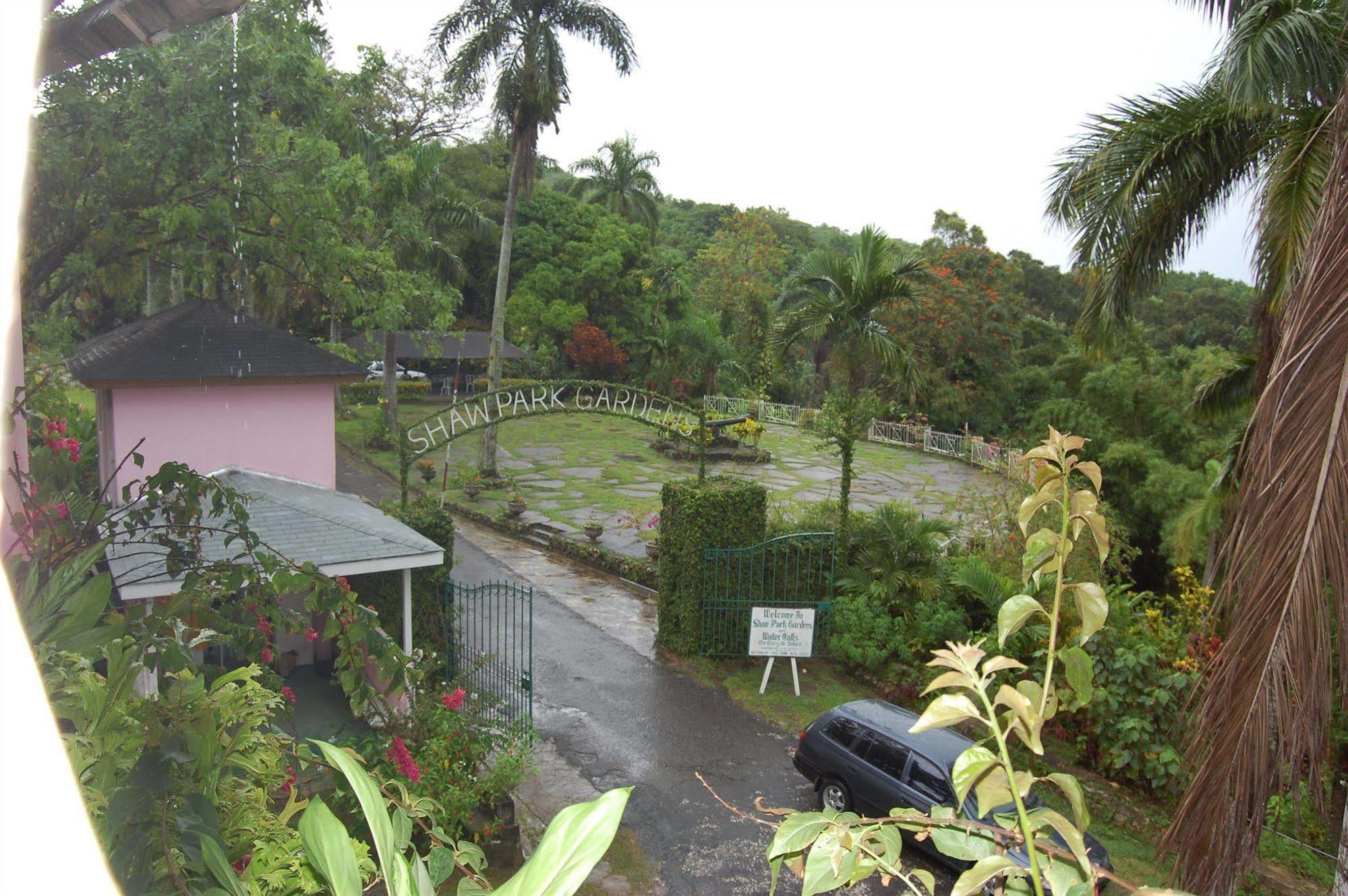 Inn At Shaw Park Gardens & Waterfalls オーチョ・リオス エクステリア 写真